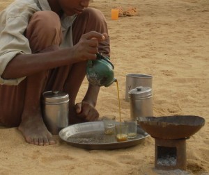 Příprava čaje. Aguelhoc, Mali, 2008.