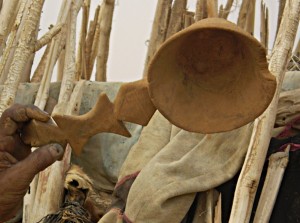 Stará dřevěná naběračka. Aguelhoc, Mali, 2008.