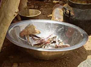 Proužky sušeného masa. Aguelhoc, Mali, 2008.